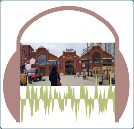 Phoo de l'entr&eacute;e de la halle ins&eacute;r&eacute;e dans un casque avec une onde sonore devant.